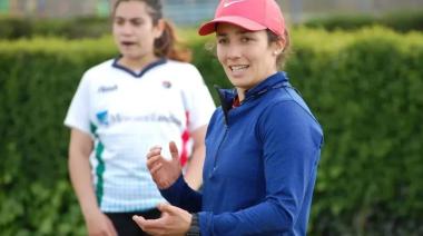Magalí Fazzi, entrenadora de la primera división de Necochea Rugby: es la primera mujer en hacerse cargo de un plantel superior de la UAR