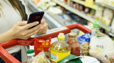 Canasta básica saltó 14,3% en agosto: una familia tipo necesitó casi $284.687 para no ser pobre
