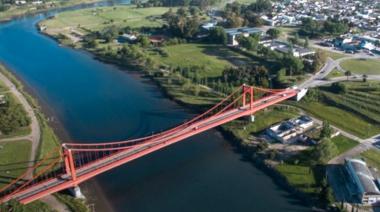 Infraccionan a conductor de camión por circular por el Puente Colgante