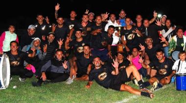 Stracquadaini de Azul, tricampeón del Regional Amateur