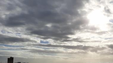 Pronóstico: Mayormente nublado y ventoso