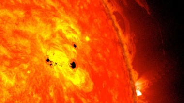 La tormenta solar más grande en 20 años podría complicar las comunicaciones y la electricidad todo el fin de semana
