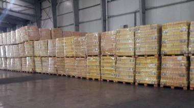 Alimentos retenidos: Petovello echó al funcionario a cargo y los repartirá el Ejército