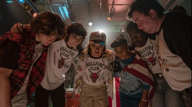 Se revelaron los looks retros de la nueva temporada de Stranger Things y las redes se revolucionaron: ropa vintage y tonos oscuros