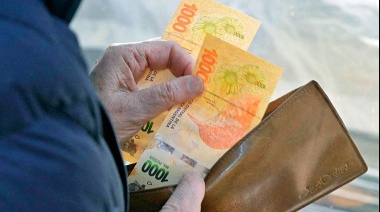 El Gobierno oficializó el aumento del salario mínimo: escalará a $271.571 en octubre