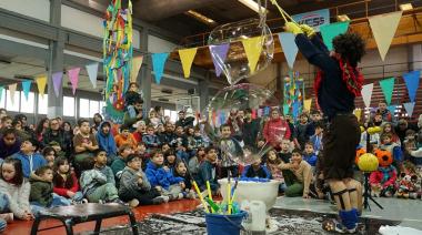 Los niños disfrutaron de su día con juegos y expectáculos