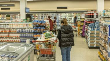 Arranca la baja del impuesto PAIS: qué productos espera el Gobierno que bajen de precio