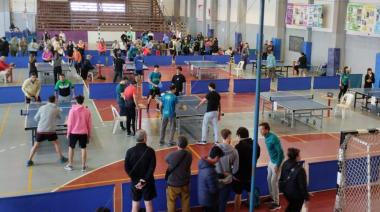 Olimpíadas Interprofesionales: Hubo 300 competidores en el tenis de mesa