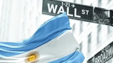 El riesgo país sigue cayendo y rompió el piso de los 900 puntos, por primera vez desde 2019
