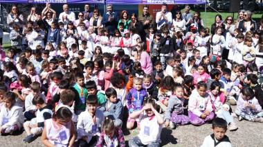 Alumnos de escuelas primarias recibieron sus certificados de Buenos Anfitriones