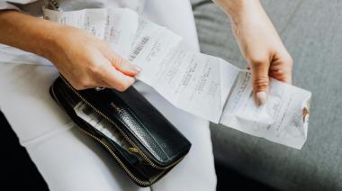 Los tickets de los grandes comercios comienzan a detallar los impuestos que pagan los consumidores