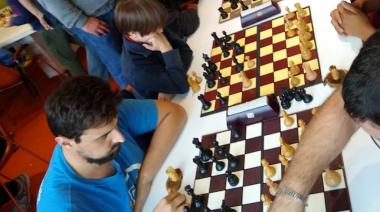 Con 40 equipos y destacadas figuras, se juega el “Playas de Necochea” de ajedrez