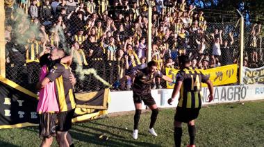 Fútbol: Del Valle le quitó el invicto a Villa Díaz Vélez y Newbery festejó en el clásico loberense