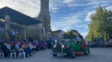 Juan N. Fernández festeja su aniversario con desfile y variados espectáculos