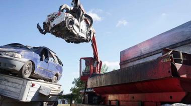 Comenzó la compactación de casi 700 vehículos secuestrados