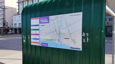 Mapas turísticos de la ciudad se pueden ver en las garitas de colectivos