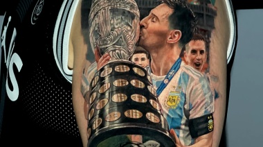 El "Messi del tatuaje" en Necochea