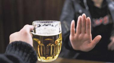 Alcohólicos Anónimos invita a sumarse a sus grupos de ayuda