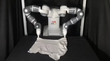 El robot que elije y dobla la ropa en pocos minutos