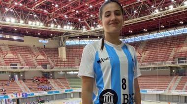 Federika Gonzales compite con la Selección de Handball
