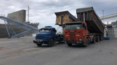 Puerto Quequén optimiza las condiciones de la carga directa de subproductos de exportación