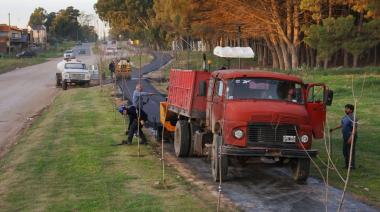 Comenzó a volcarse la carpeta asfáltica en el nuevo tramo de la bicisenda del Parque