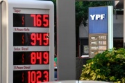 El Gobierno prevé aumentar el impuesto a los combustibles