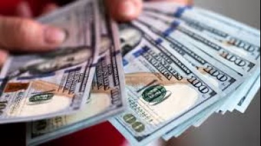 El dólar blue arrancó la semana en baja