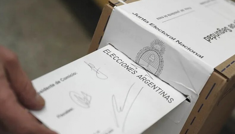 Es falso que se anula el voto si se pega el sobre adentro del cuarto ...
