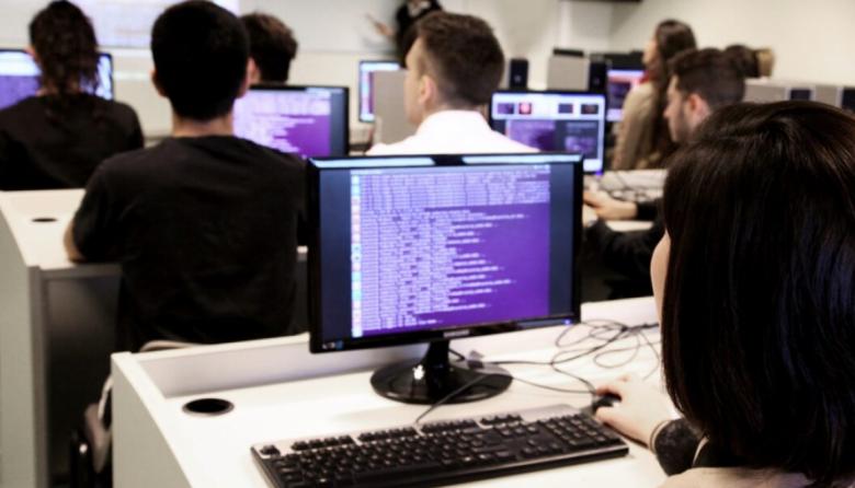 ¿Cuáles son las 10 carreras universitarias con más salida laboral y ...