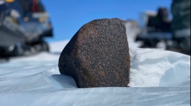 Investigadores encontraron en la Antártida una roca espacial que pesa casi 8 kilos
