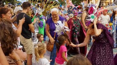 El Carnaval de Máscaras llenó de ritmo y alegría a toda la Villa Balnearia