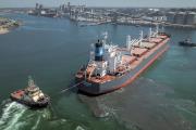 Puerto Quequén cierra junio con más de 600 mil toneladas y todos sus muelles operando